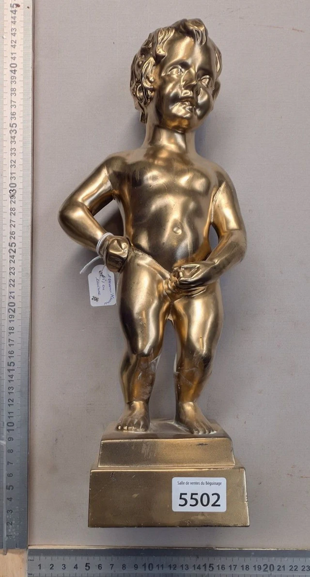 A solid copper sculpture—Manneke Pis—See photos for dimensions and condition