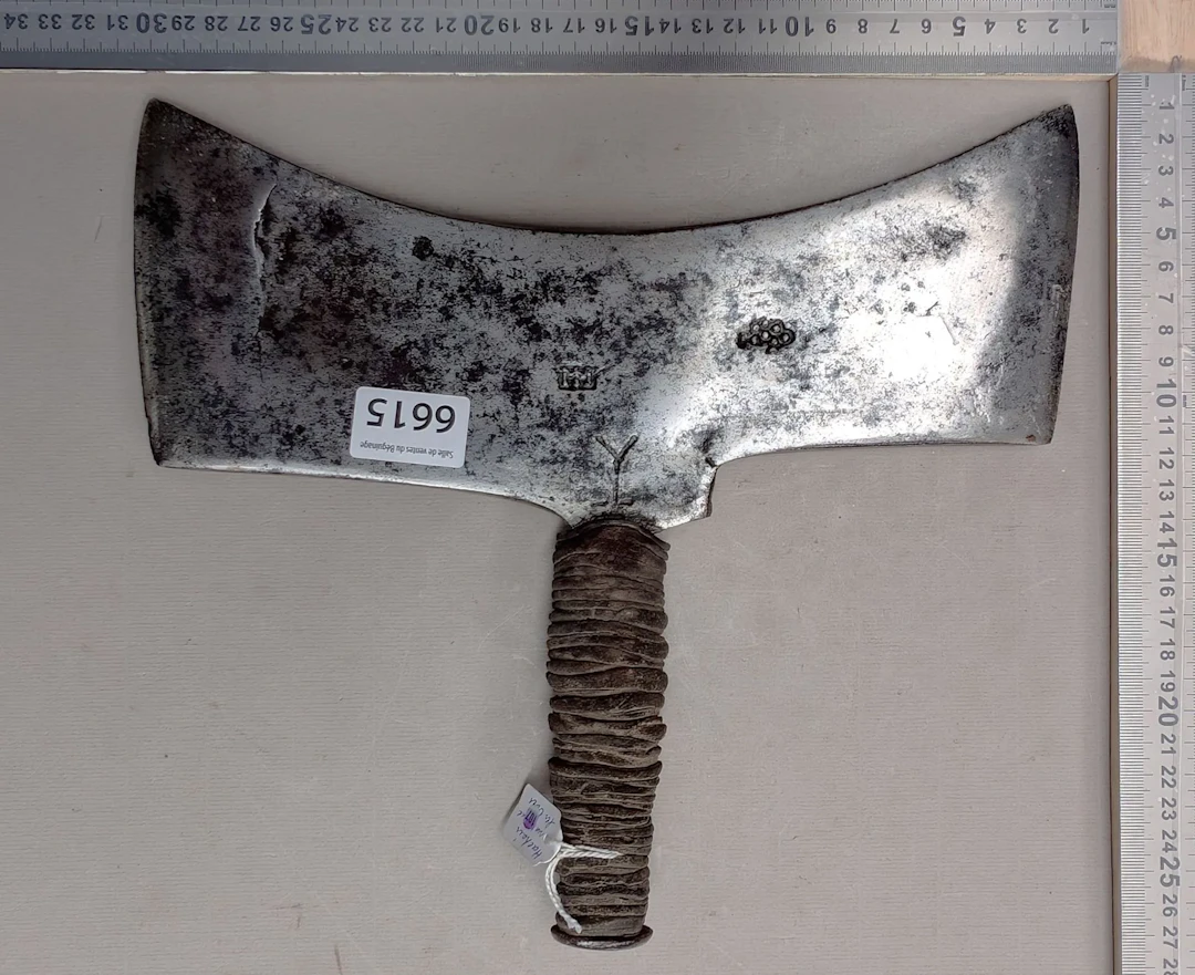 Antique 17th-century steel cleaver - See photos for dimensions and condition