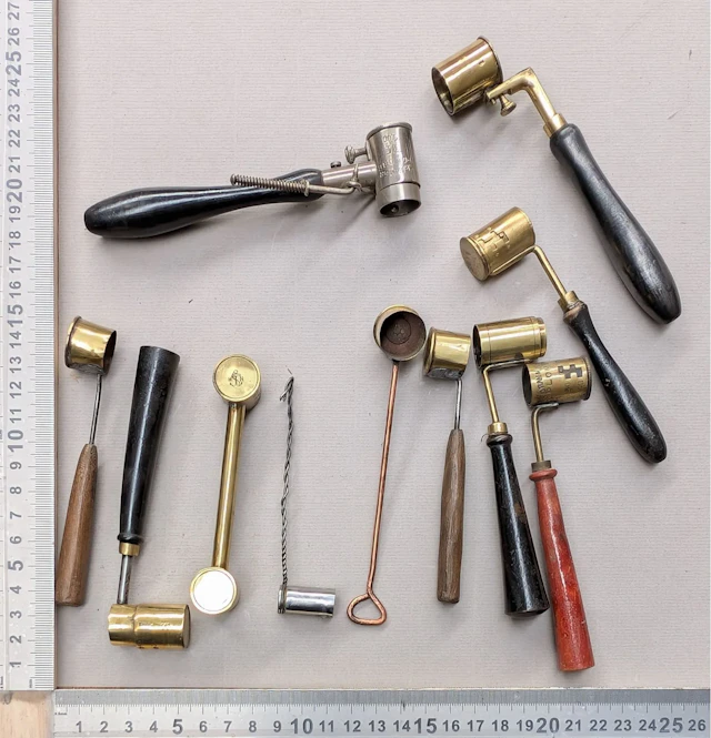 10 powder measuring spoons - See photos for dimensions and condition