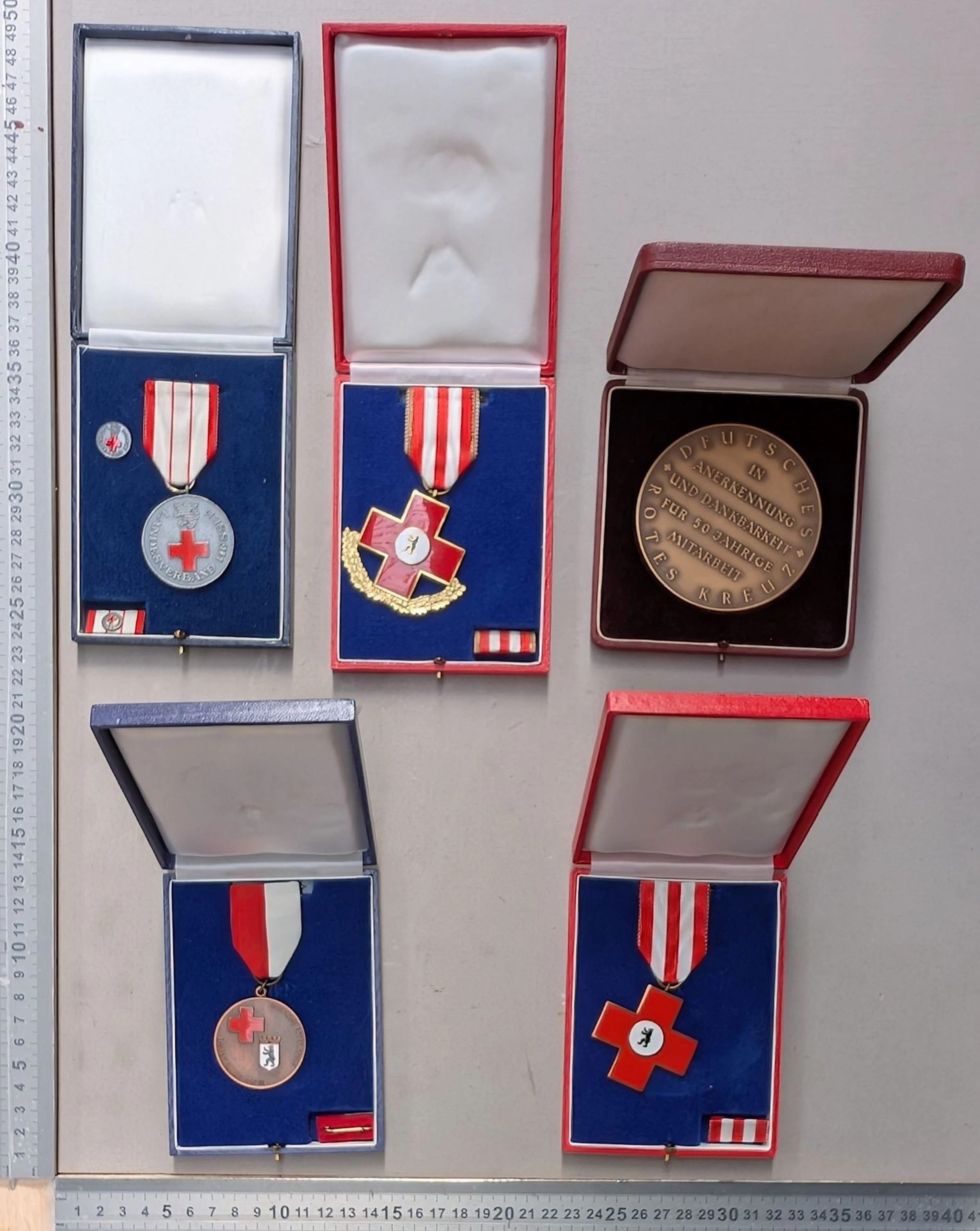 1 Red Cross donation lot—see photos for dimensions and condition