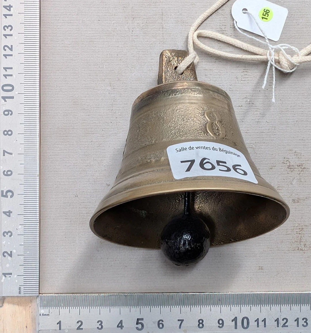 A very beautiful bronze bell—see photos for dimensions and condition