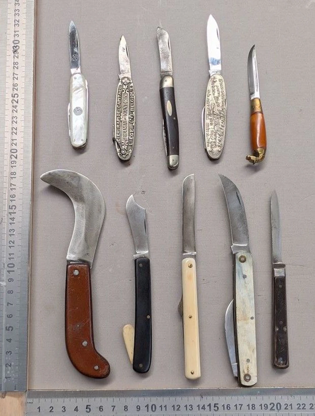 Set of antique knives or pocket knives—see photos for dimensions and condition