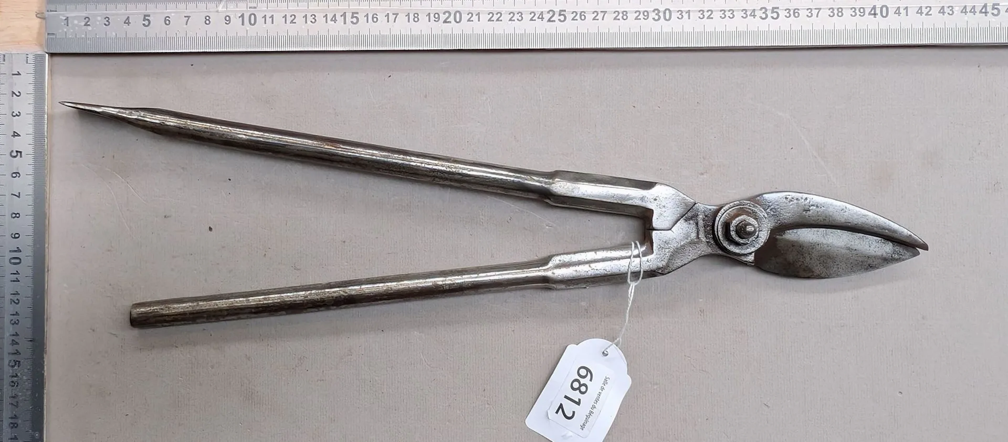 1 pair of vine pruning shears—see photos for dimensions and condition
