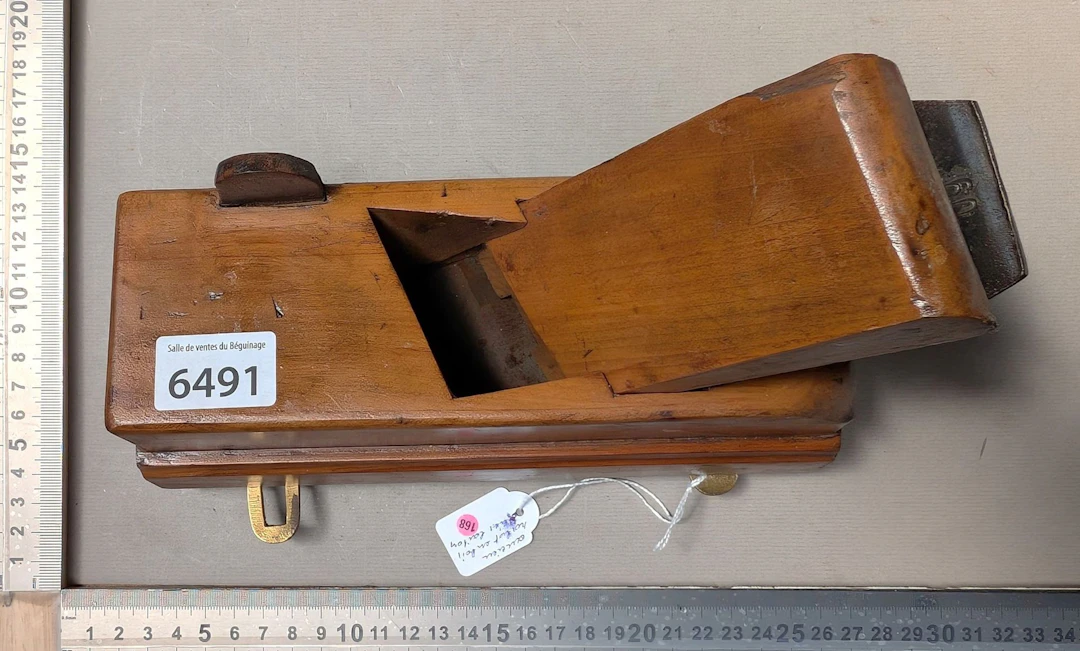 1 antique plane—see photos for dimensions and condition