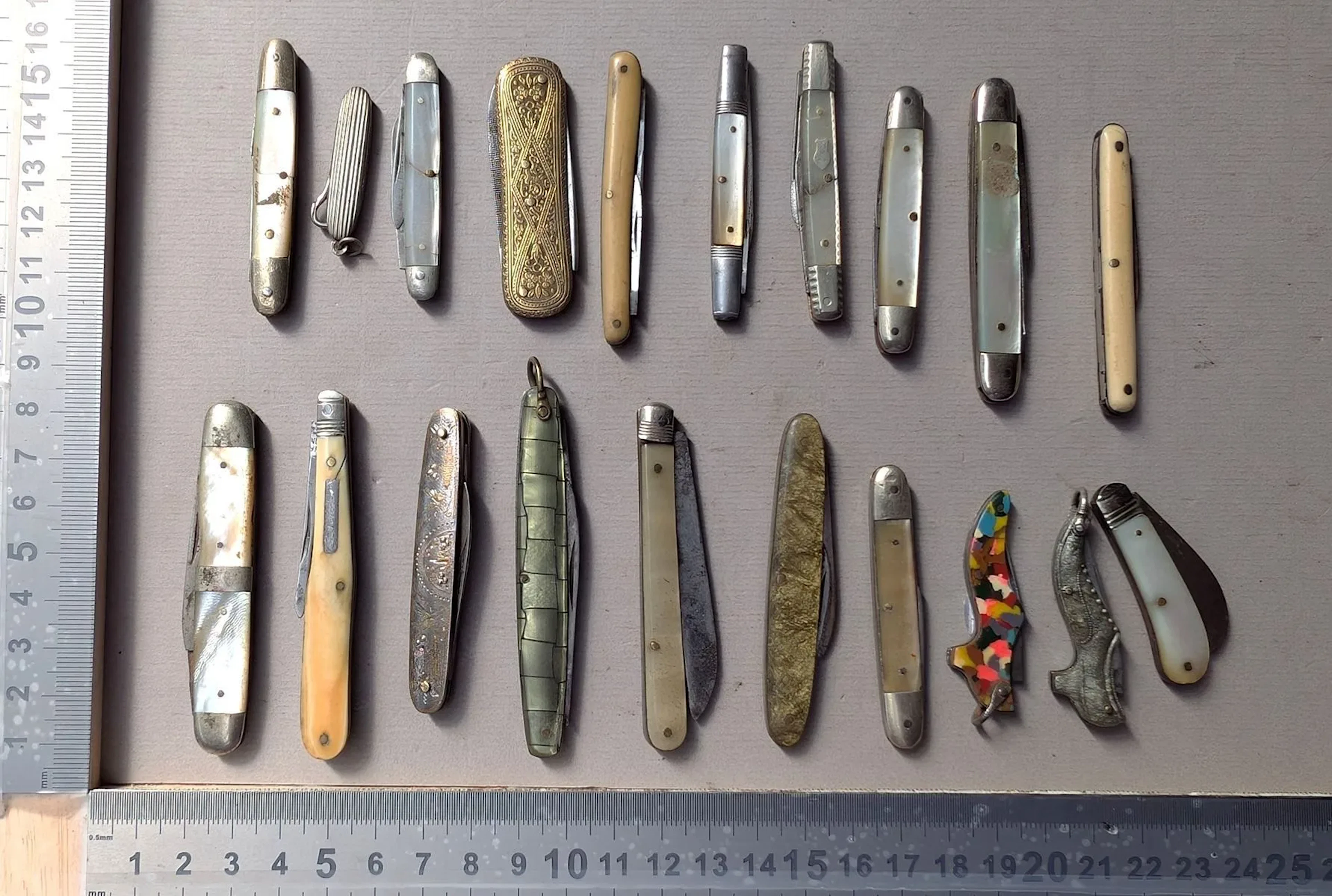 18 antique knives—see photos for dimensions and condition