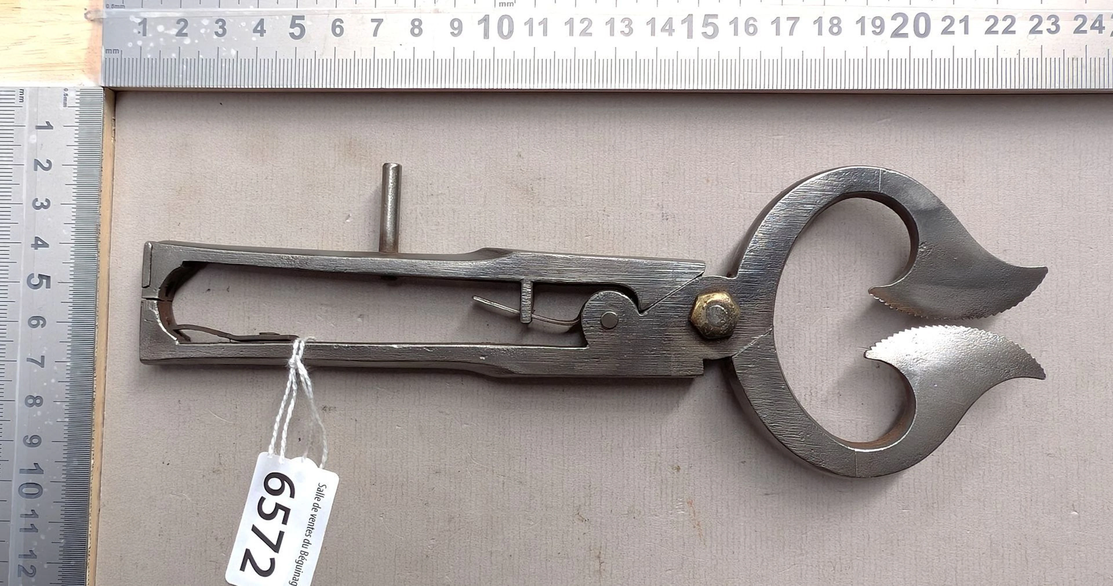 1 antique sugar tongs—see photos for dimensions and condition