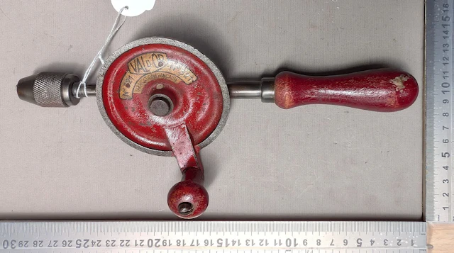 1 small, old crankshaft drill - See photos for dimensions and condition