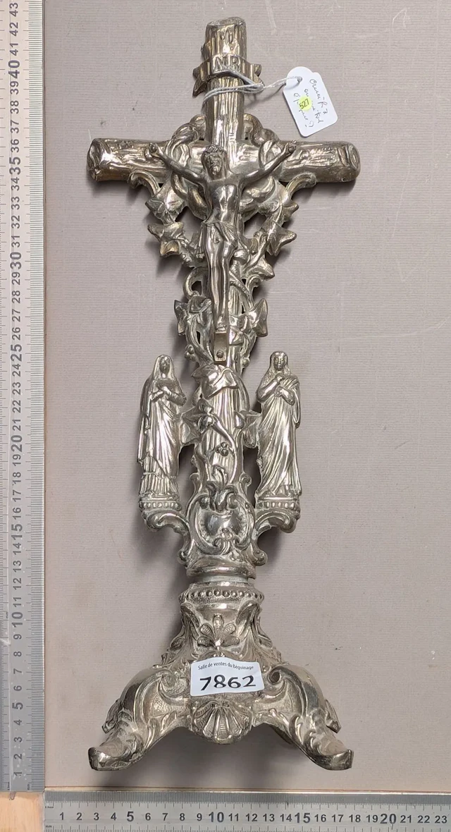 Antique bronze crucifix - See photos for dimensions and condition
