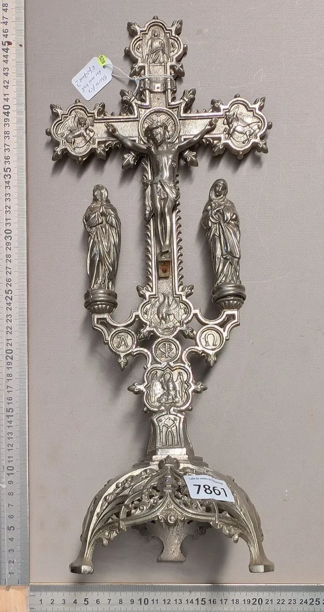 Antique bronze crucifix - See photos for dimensions and condition