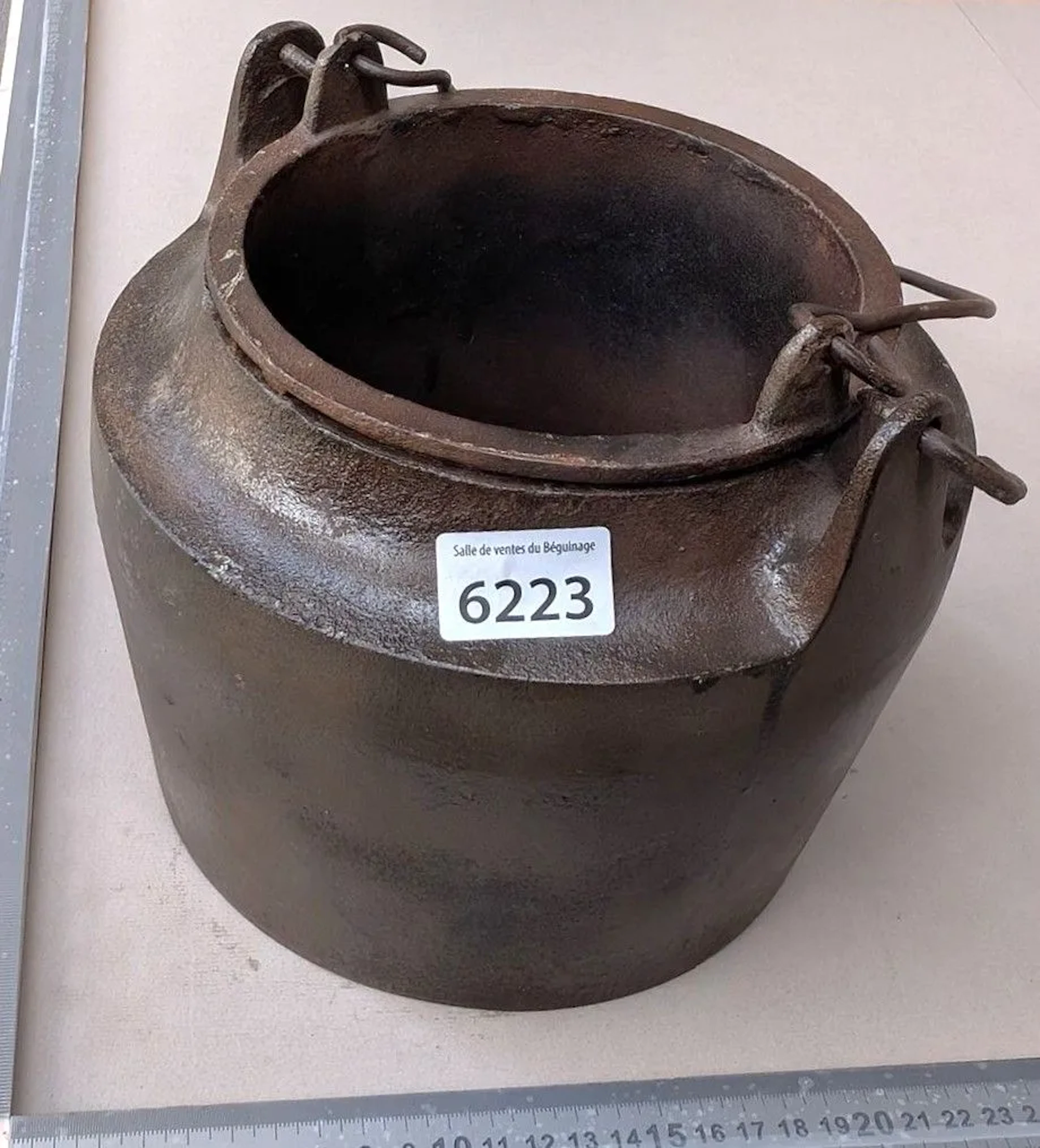 Used large double boiler for carpenters—see photos for dimensions and condition