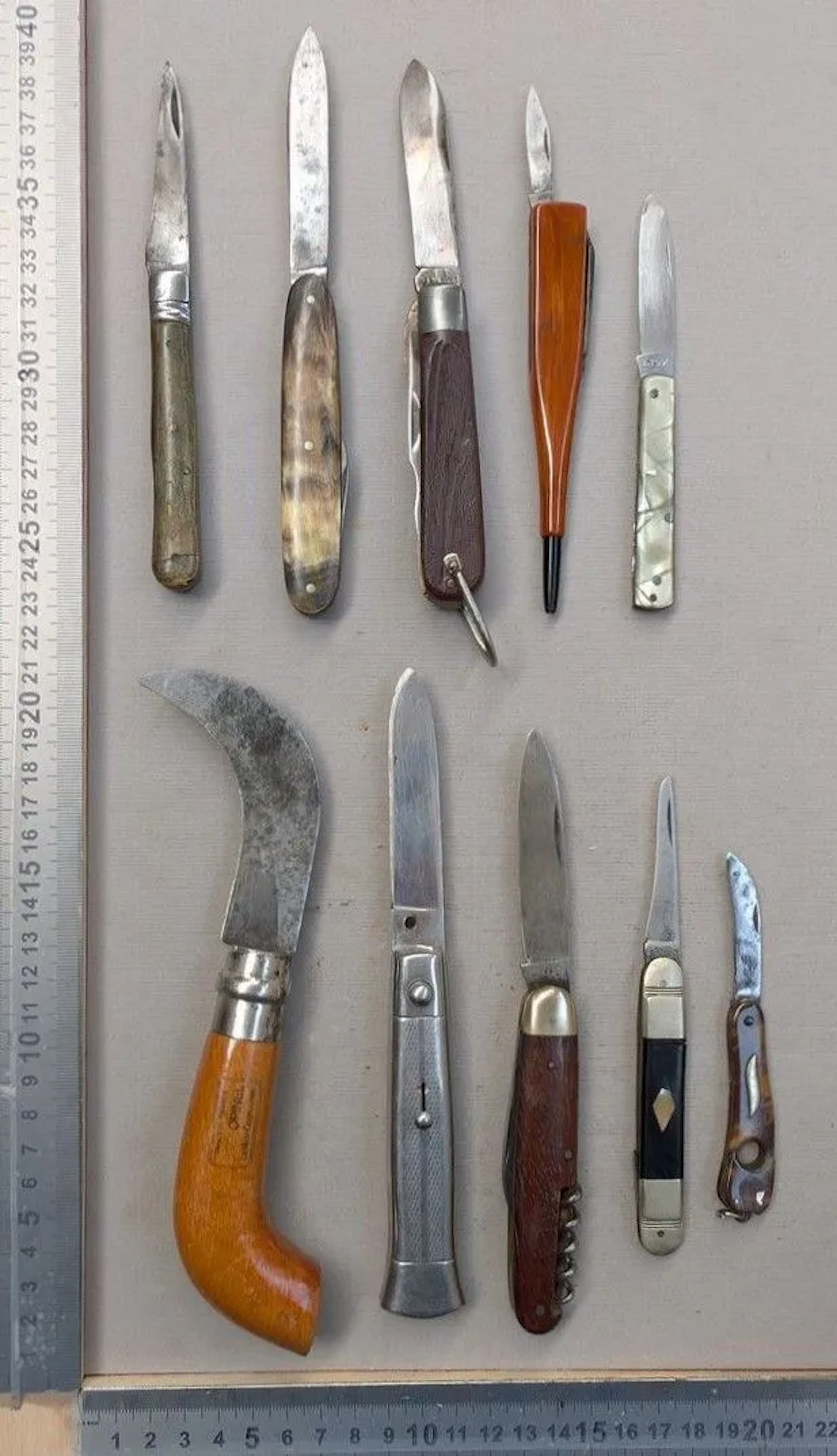 Set of antique knives or pocket knives—see photos for dimensions and condition