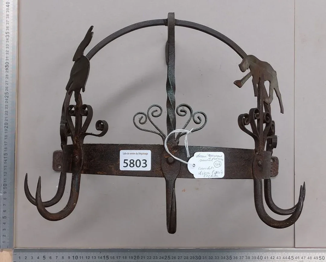 Half-crown wrought-iron kitchen hook rack with 5 hooks—featuring a