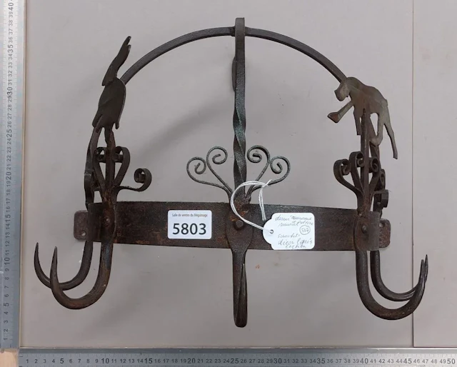 Half-crown wrought-iron kitchen hook rack with 5 hooks—featuring a