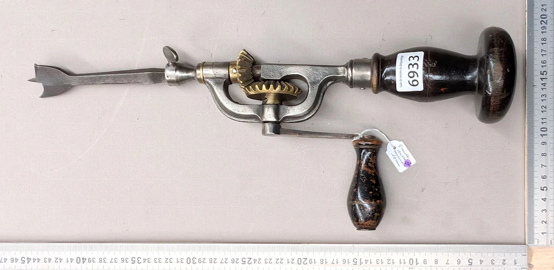 Vintage wooden, steel, and brass crankshaft drill - See photos for
