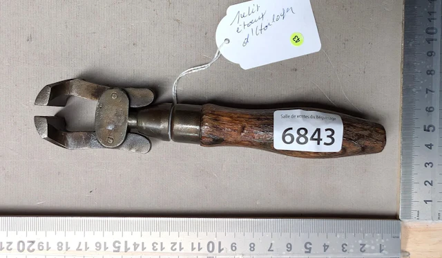 Small watchmaker's vise—see photos for dimensions and condition