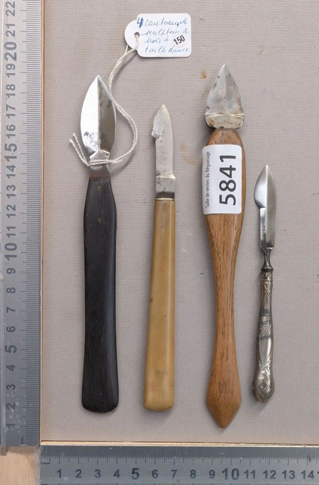 4 different woodcarving knives—see photos for dimensions and condition