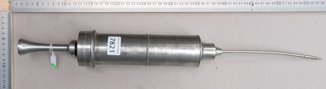 1 antique enema syringe - See photos for dimensions and condition