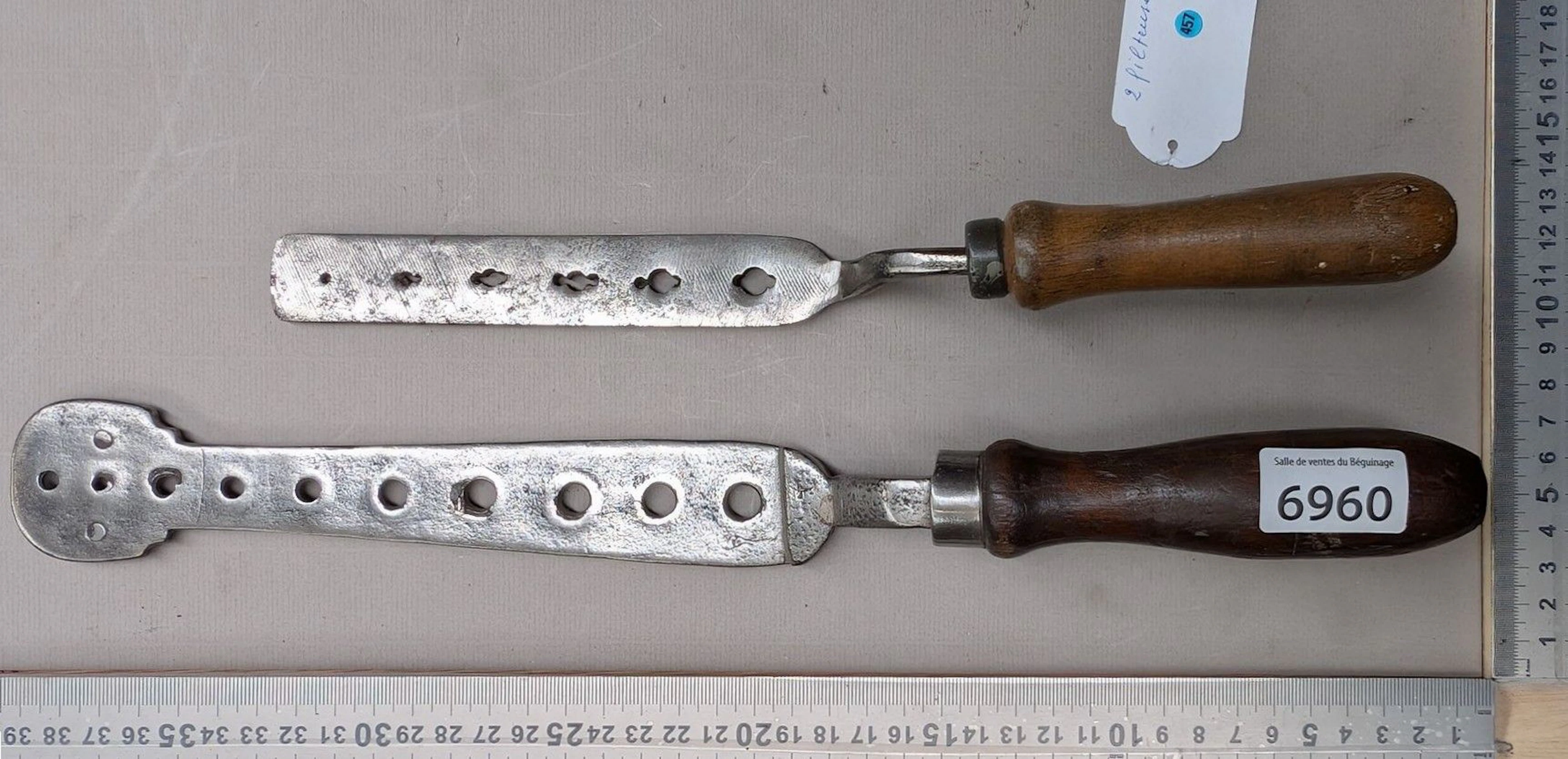 2 filtering machines - See photos for dimensions and condition