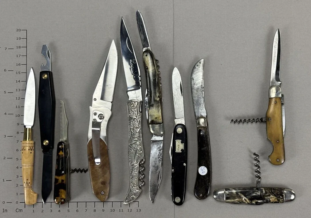 Set of antique knives or pocket knives—see photos for dimensions and condition
