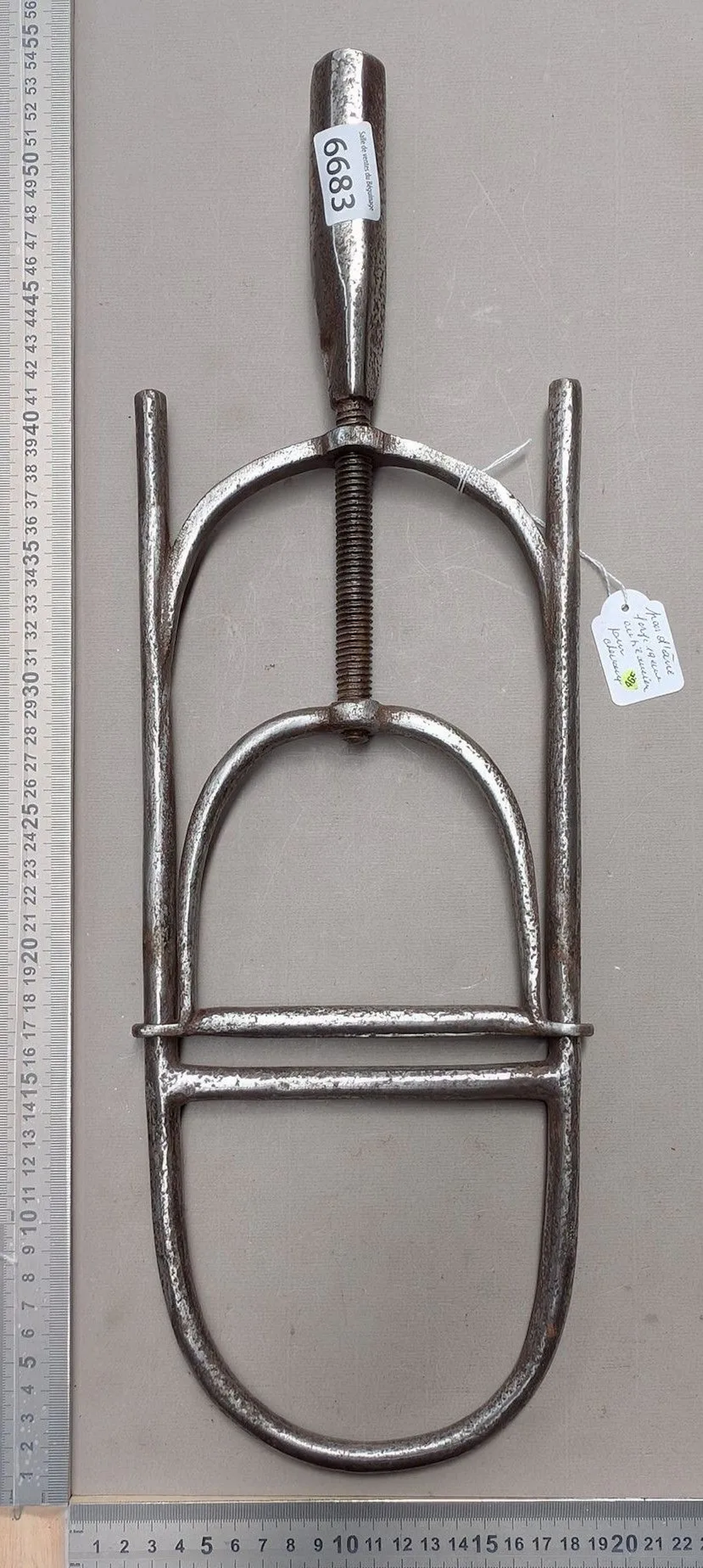 1 forged donkey stirrup for the veterinarian (horse) — See photos