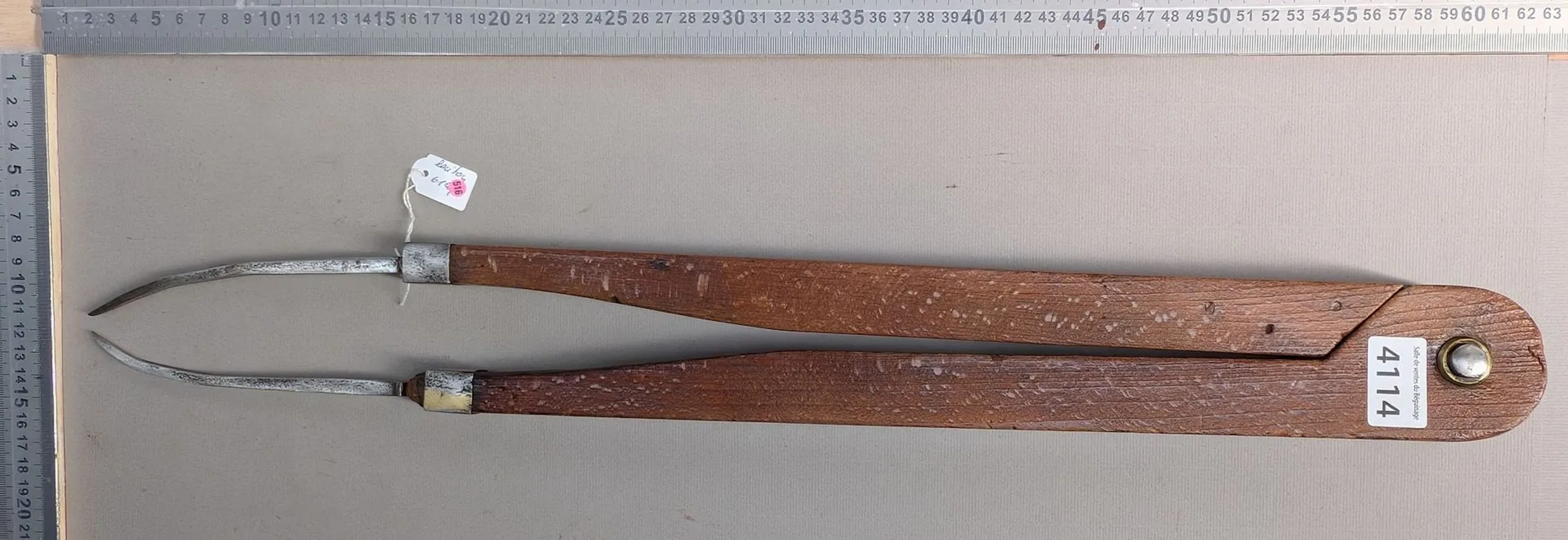 1 antique compass made of wood, steel, and brass—see photos for dimensions
