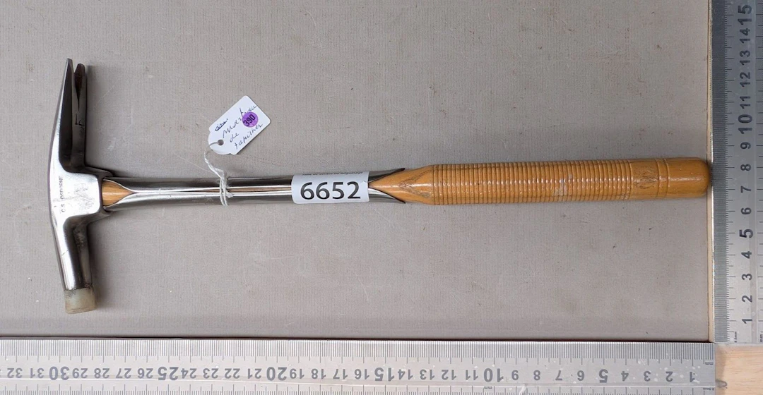 1 upholsterer's hammer—see photos for dimensions and condition
