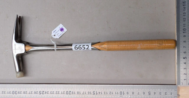 1 upholsterer's hammer—see photos for dimensions and condition