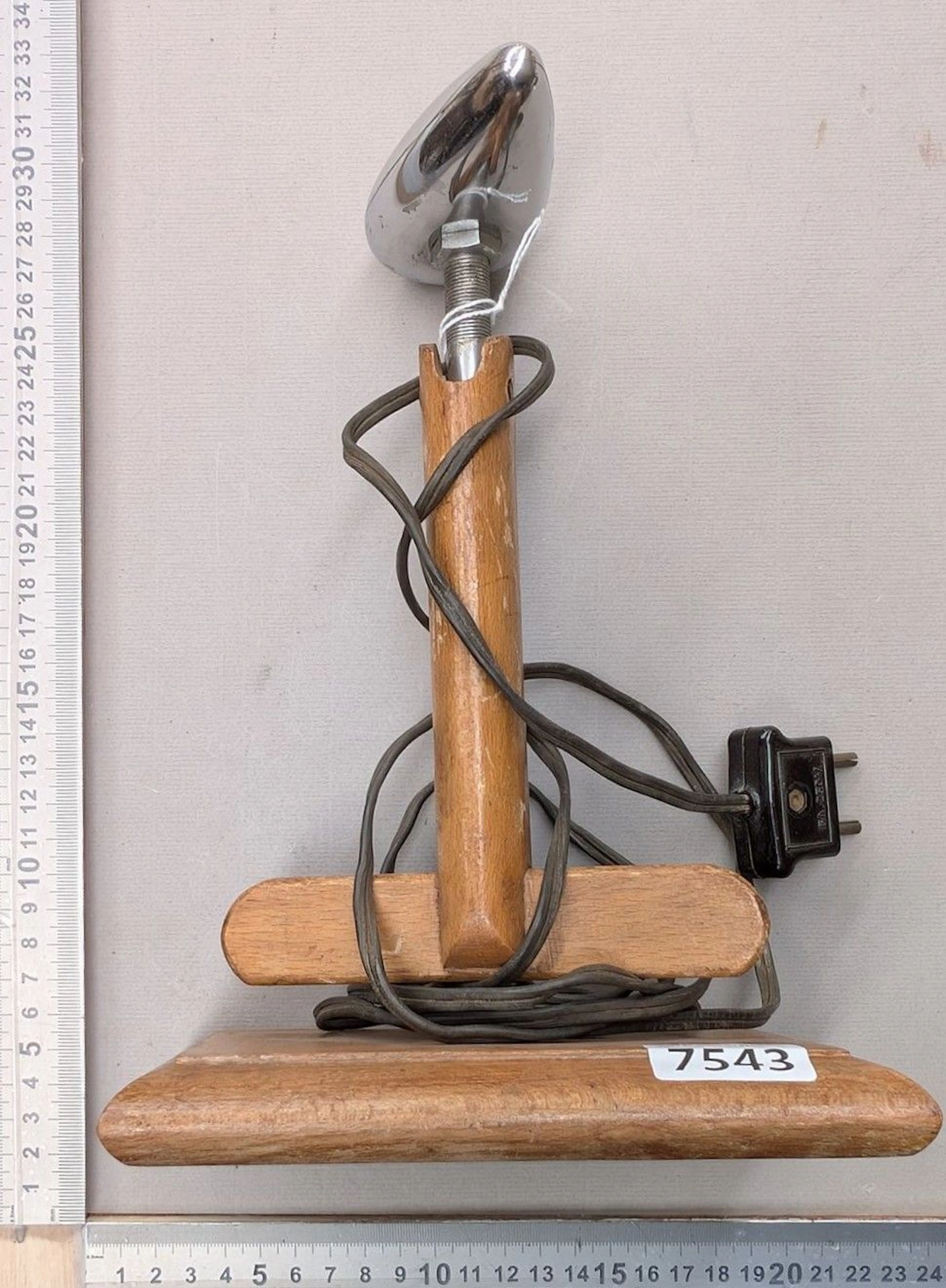 1 antique hat iron—see photos for dimensions and condition