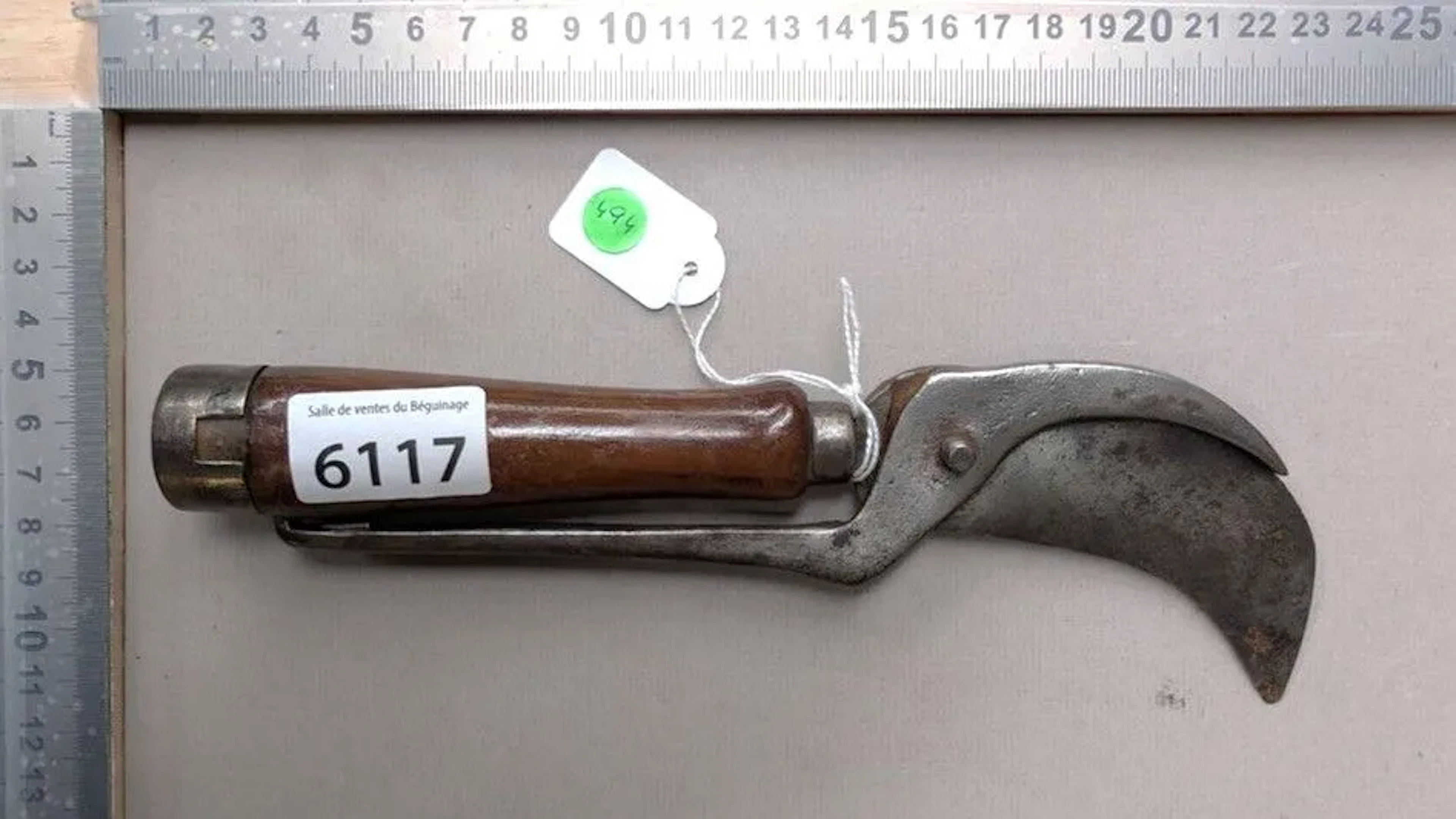 1 vintage vineyard pruning shears—see photos for dimensions and condition