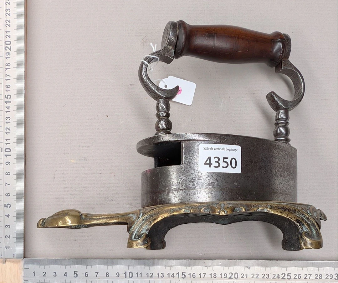 Antique iron - See photos for dimensions and condition