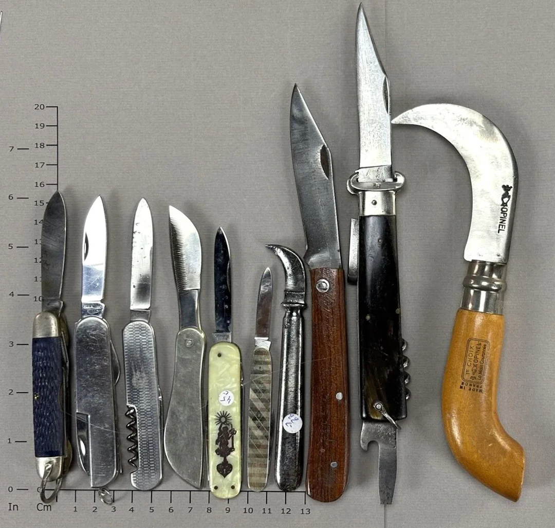 Set of antique knives or pocket knives—see photos for dimensions and condition