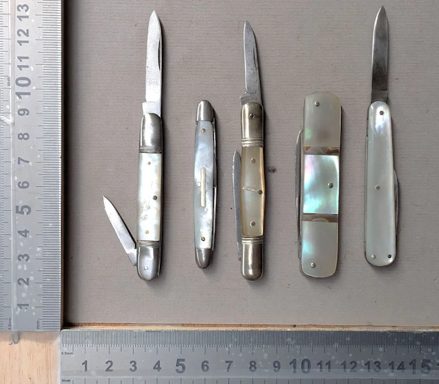 5 antique pocket knives—see photos for dimensions and condition
