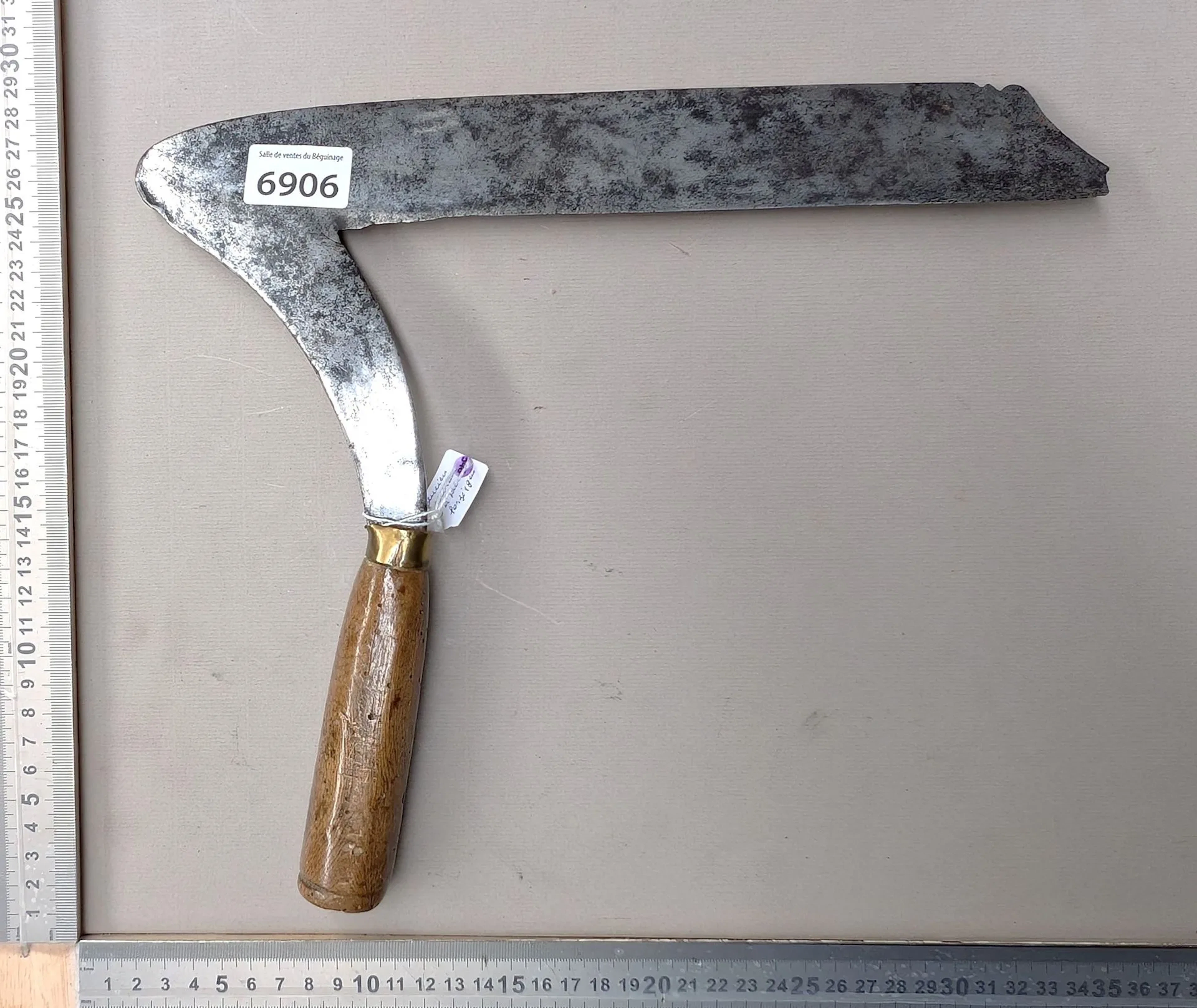 1 vintage bread knife—see photos for dimensions and condition
