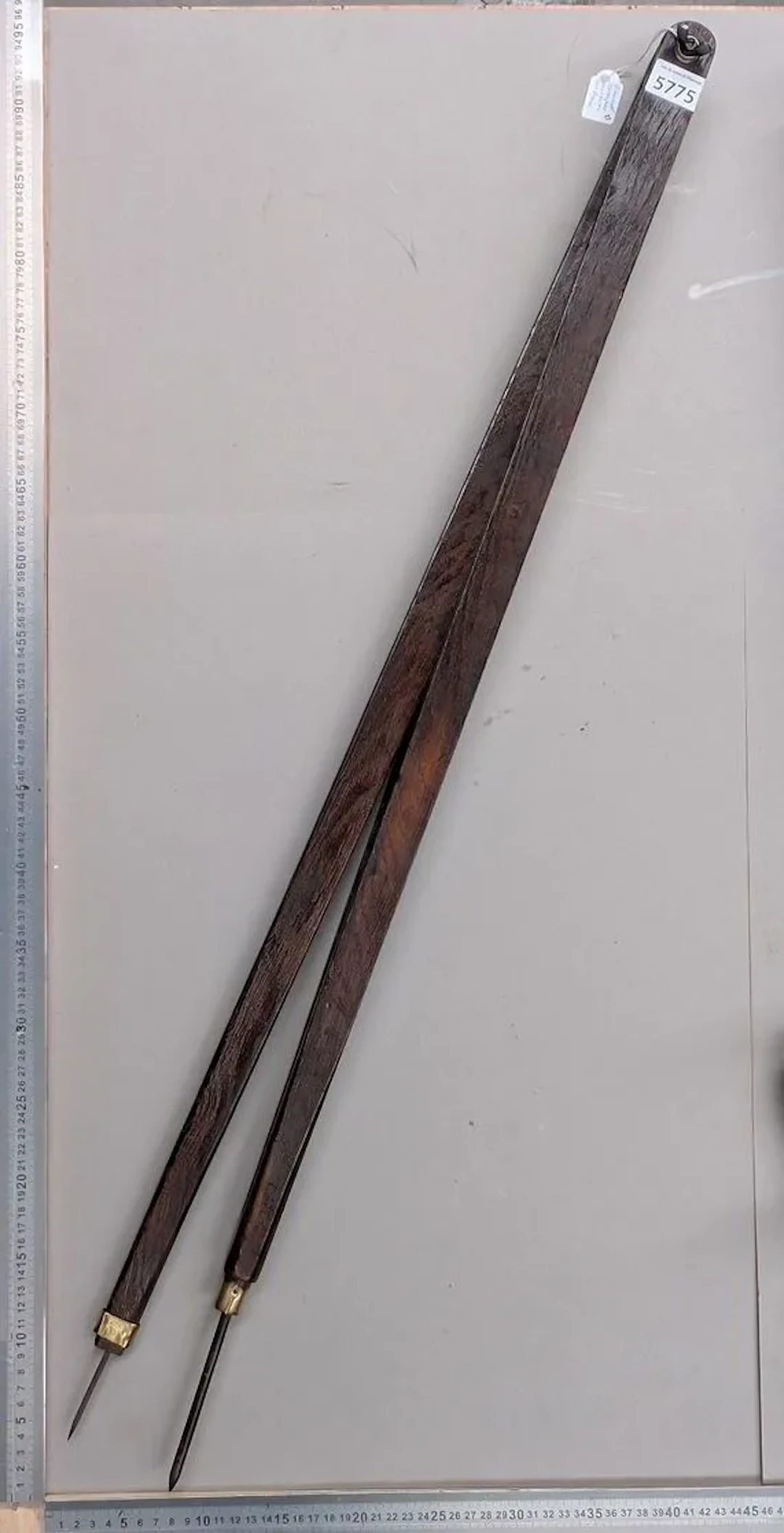 Very beautiful 98-cm wooden compass—see photos for dimensions and condition