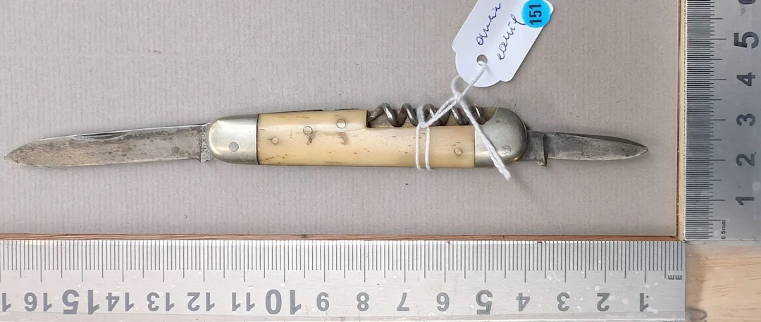 Vintage pocket knife with 2 blades and 1 corkscrew - See photos for