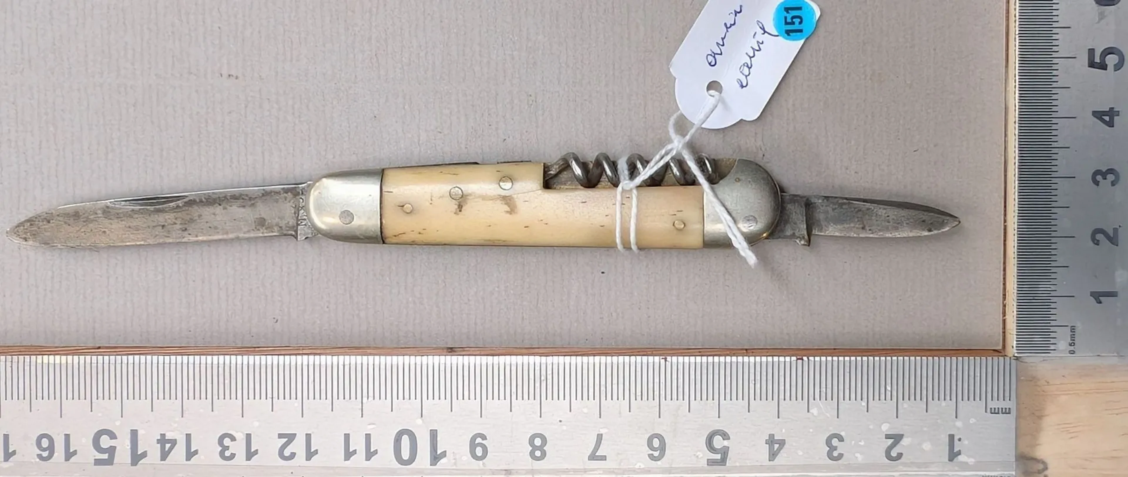 Vintage pocket knife with 2 blades and 1 corkscrew - See photos for