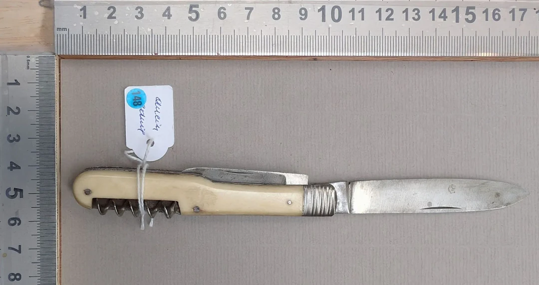 Vintage pocket knife with 2 blades and 1 corkscrew - See photos for
