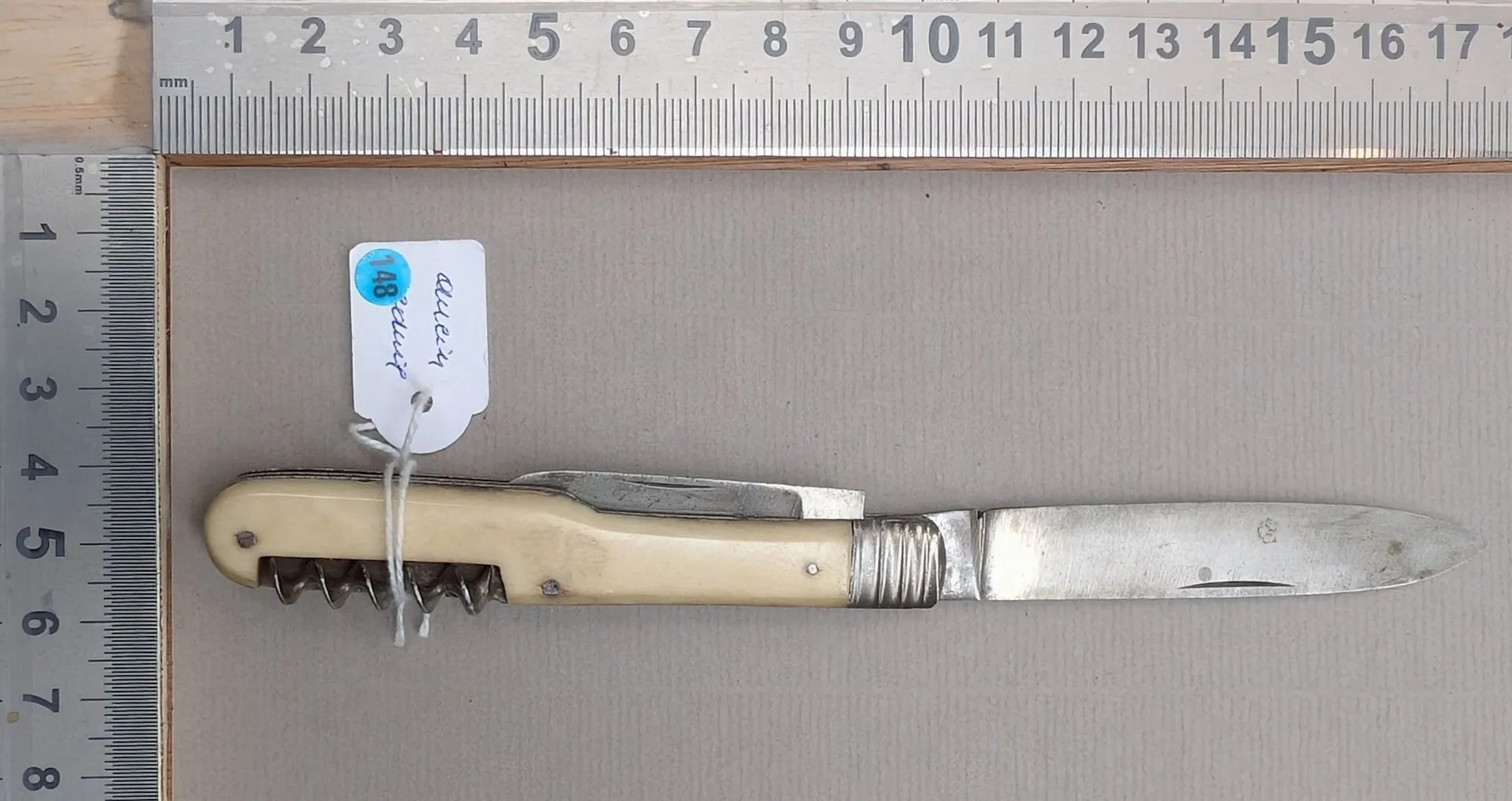Vintage pocket knife with 2 blades and 1 corkscrew - See photos for