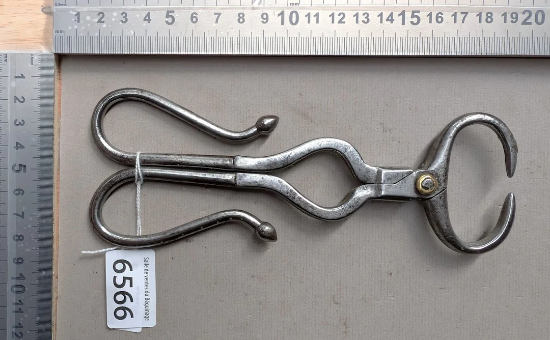 1 antique sugar tongs—see photos for dimensions and condition