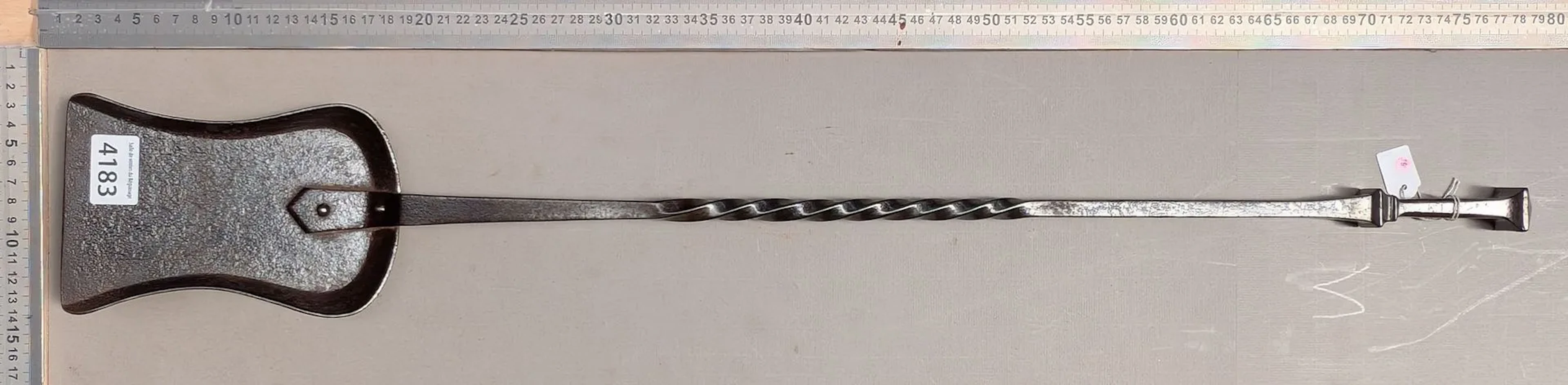 Antique kitchen utensil and fireplace - See photos for dimensions and condition