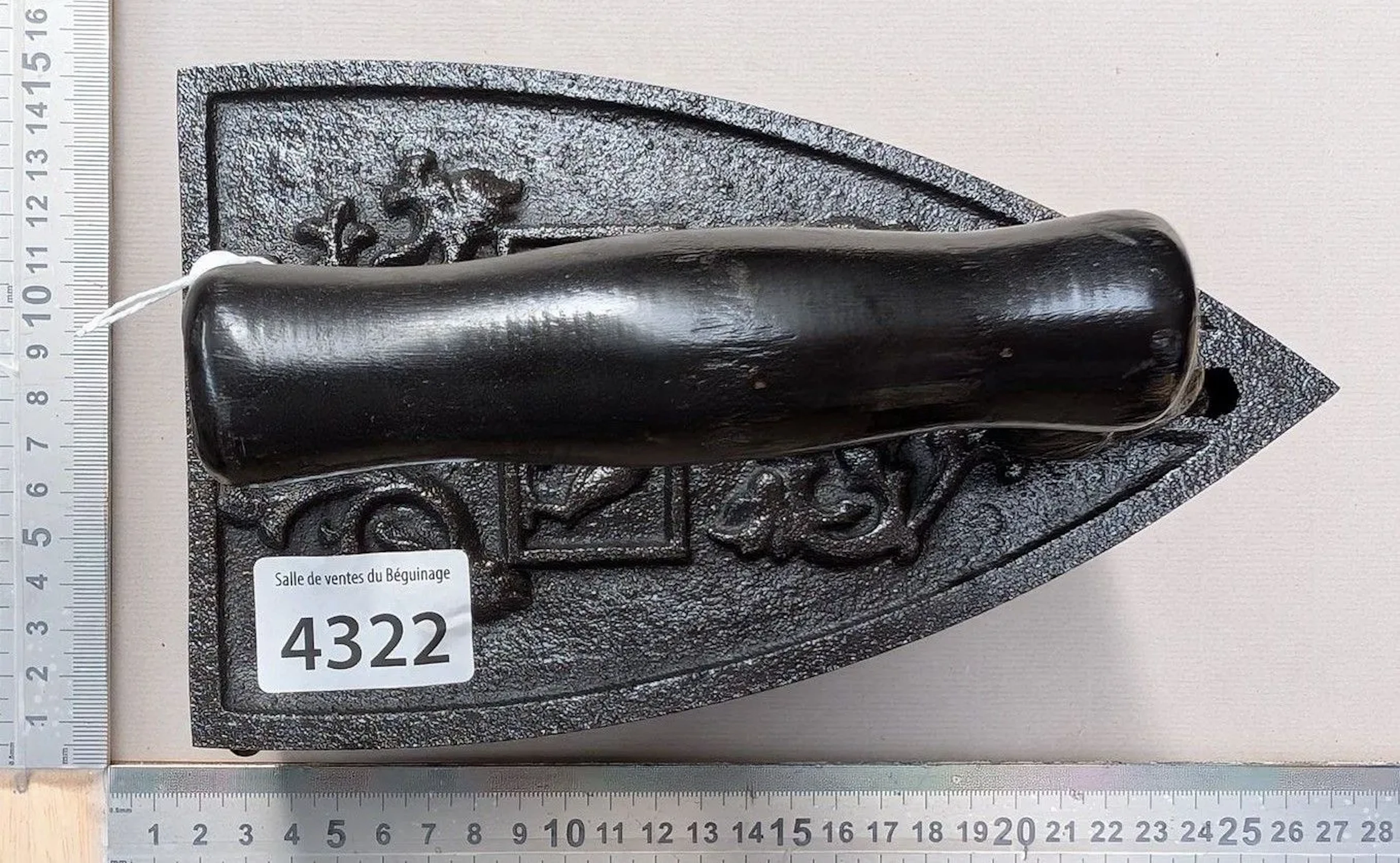 Antique iron - See photos for dimensions and condition
