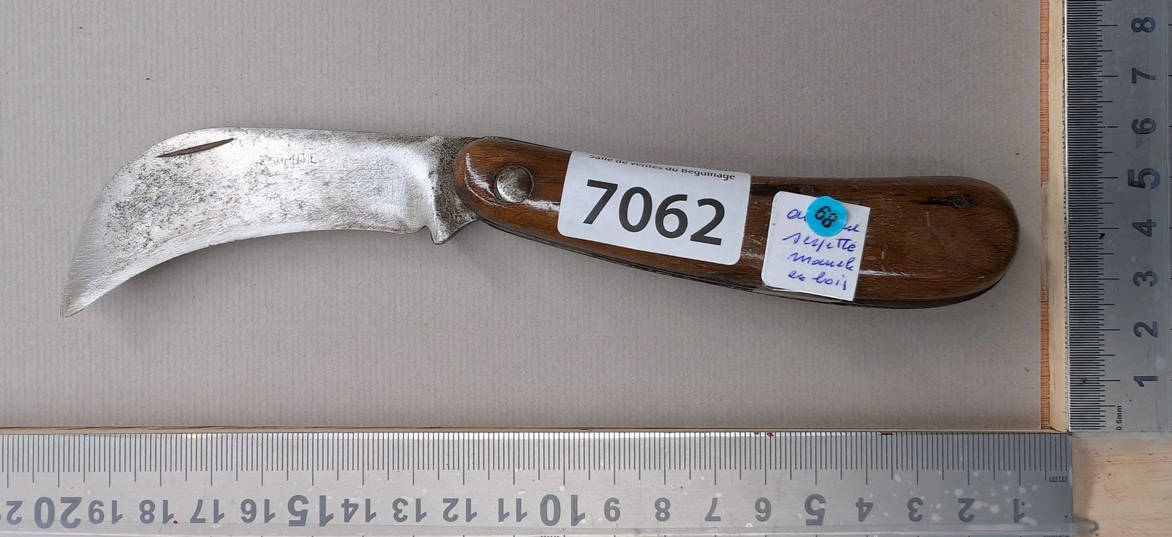 Antique pruning knife with wooden handle (folding) - See photos for
