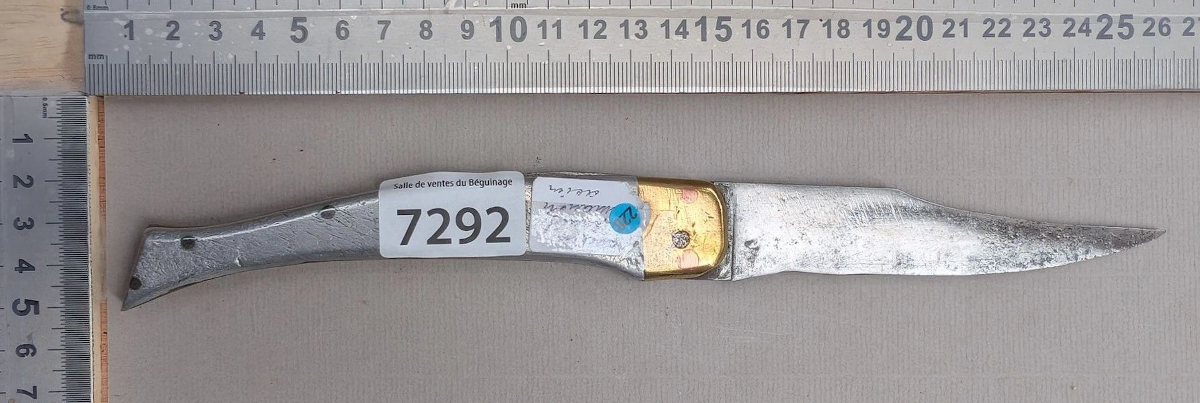Antique knife with 1 blade—see photos for dimensions and condition