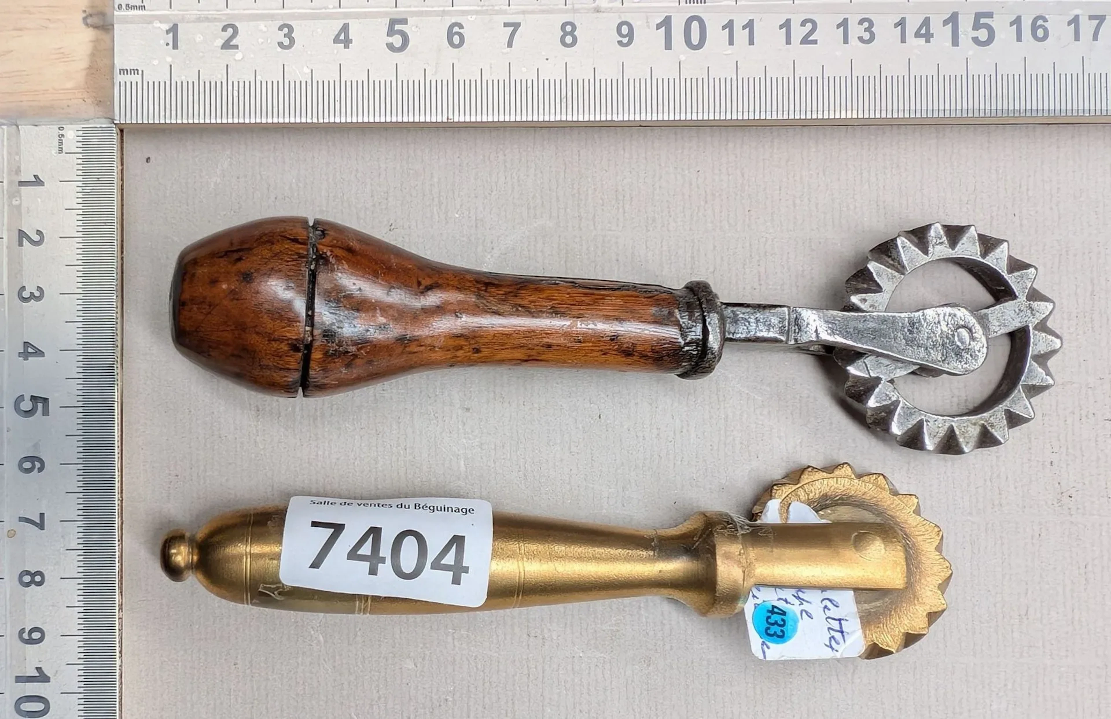 2 vintage dough cutters - See photos for dimensions and condition