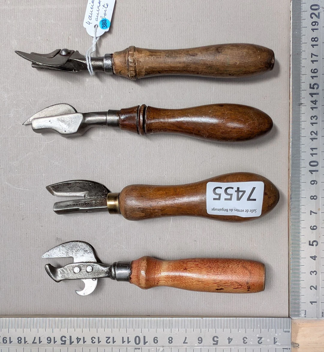 4 vintage can openers—see photos for dimensions and condition