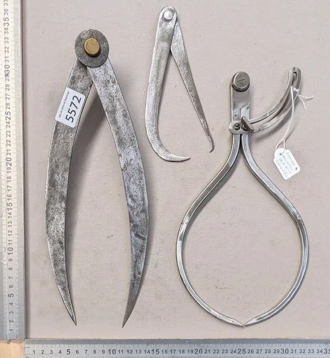 Three antique compasses with hallmarks—see photos for dimensions and condition