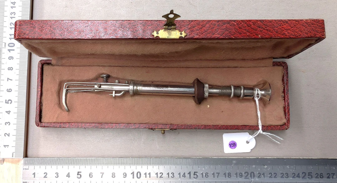 1 antique sewing tool—see photos for dimensions and condition