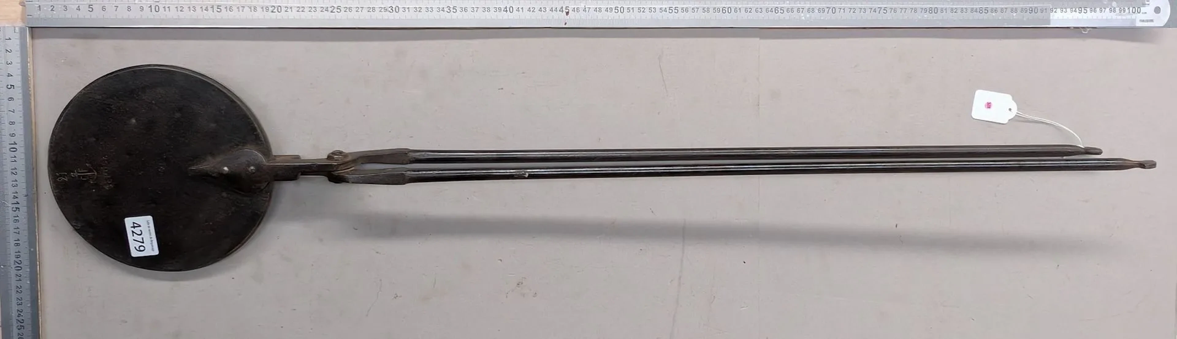Antique host iron - See photos for dimensions and condition