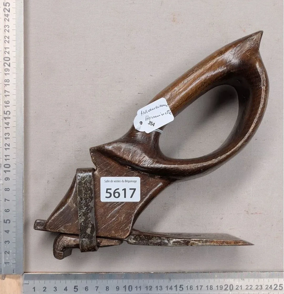 Antique adze - See photos for dimensions and condition