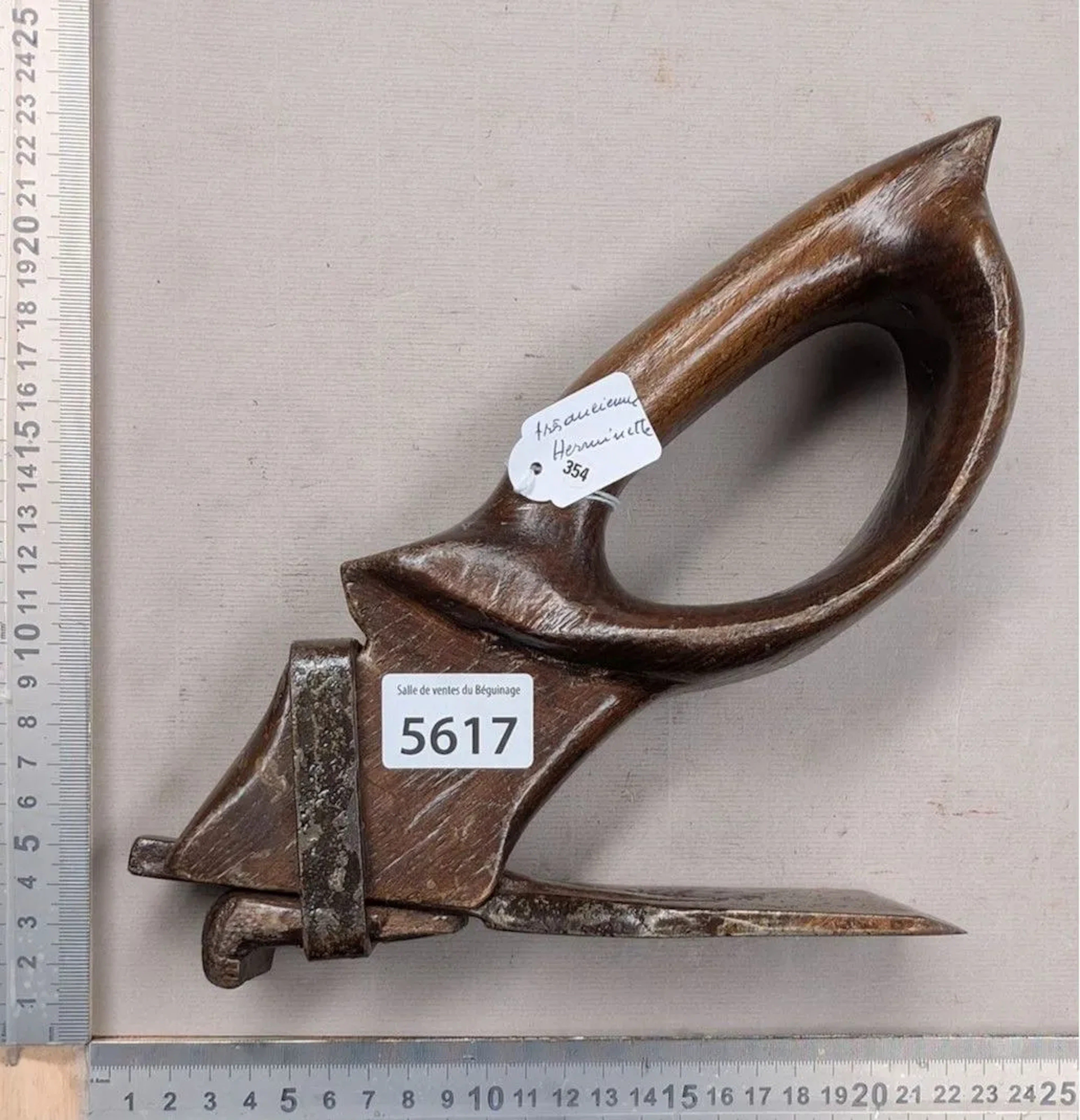 Antique adze - See photos for dimensions and condition